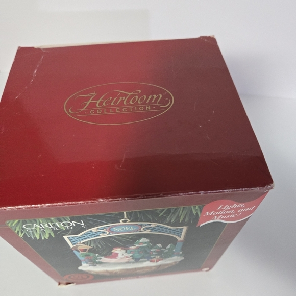 Carlton Cards Vintage Holiday Music Ornament with Lights "Holiday Waltz" - Picture 3 of 15